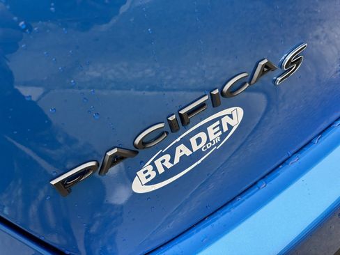 New 2026 Chrysler Pacifica Select image 9