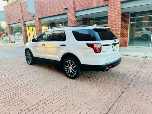 Used 2017 Ford Explorer Sport w/ Equipment Group 401A AWD/4WD image 4