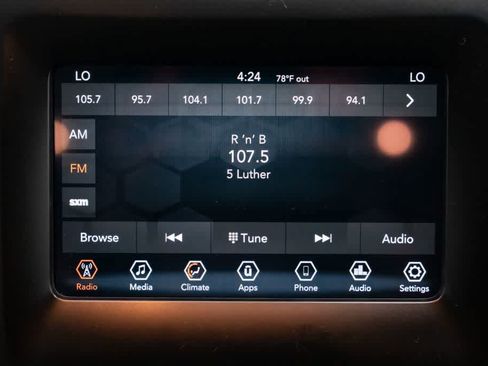 Used 2019 Jeep Cherokee Latitude Plus w/ Comfort/Convenience Group AWD/4WD image 13