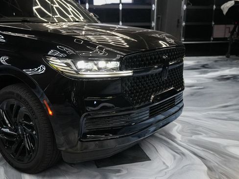 Used 2025 Lincoln Navigator Reserve AWD/4WD image 3