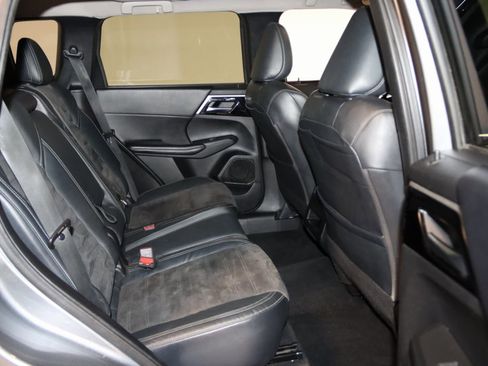 Used 2022 Mitsubishi Outlander SE image 63