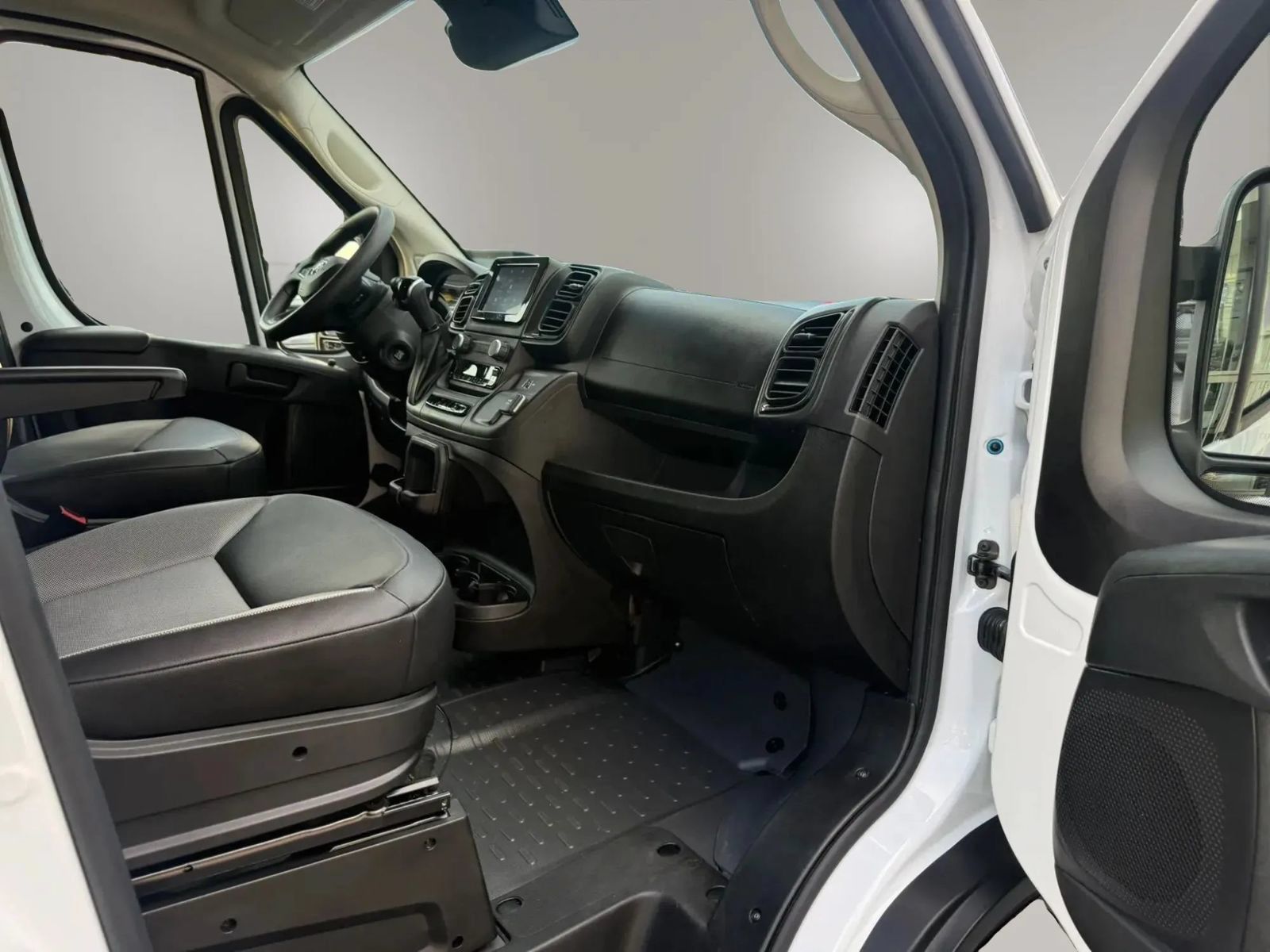 Used 2025 RAM ProMaster 2500 w/ Convenience Group FWD image 37