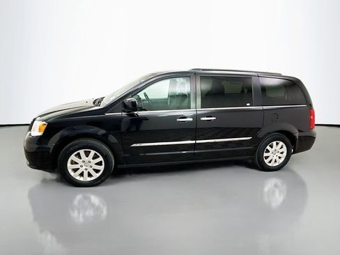 Used 2016 Chrysler Town & Country Touring w/ Driver Convenience Group image 5