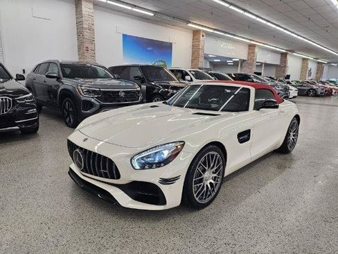 Used 2018 Mercedes-Benz AMG GT Roadster image 2