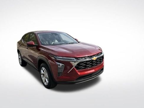 Used 2024 Chevrolet Trax LS w/ LS Convenience Package FWD image 8