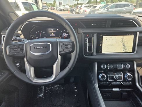 Used 2023 GMC Yukon XL Denali AWD/4WD image 13