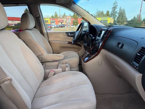 Used 2007 Hyundai Entourage GLS image 18