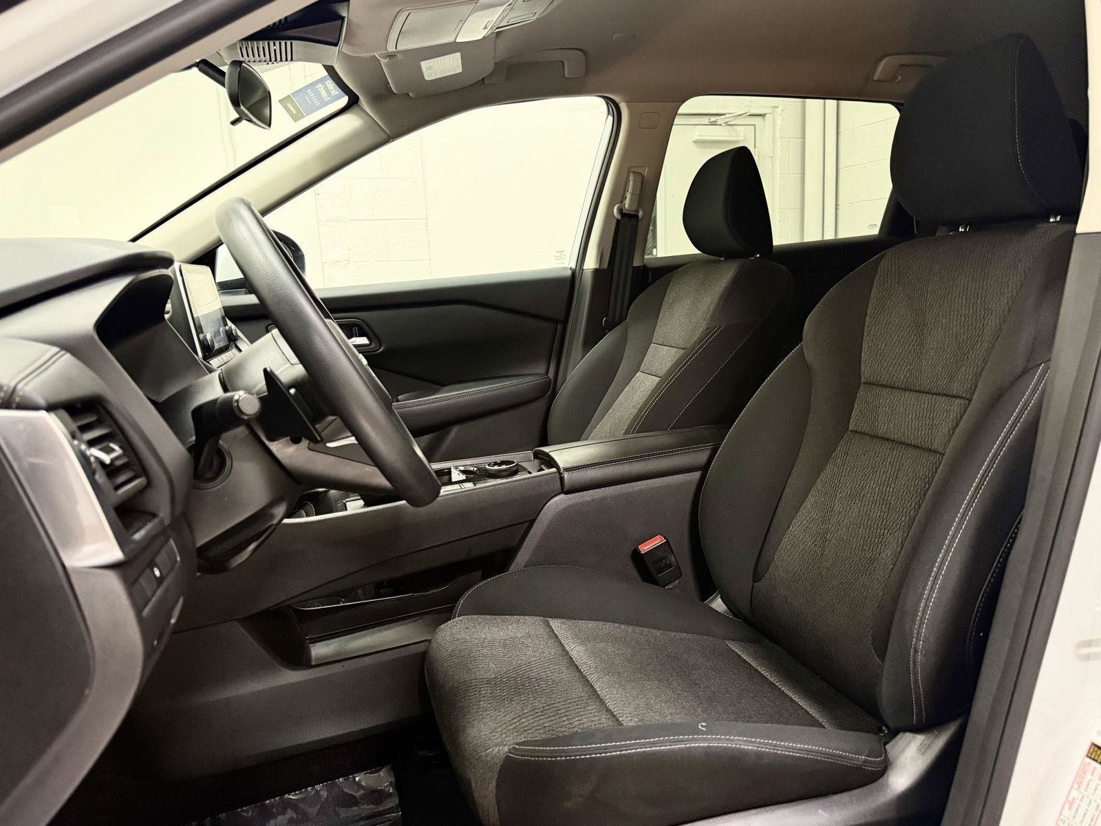 Used 2024 Nissan Rogue SV AWD/4WD image 6
