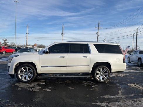 Used 2016 Cadillac Escalade ESV Premium image 4