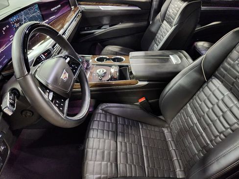 Used 2025 Cadillac Escalade Sport Platinum w/ LPO, ONYX Package AWD/4WD image 21