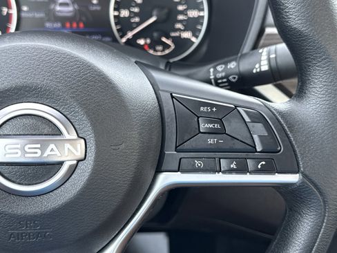 Used 2025 Nissan Altima 2.5 SV FWD image 21