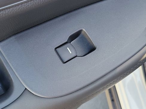 Certified 2027 Honda HR-V LX image 16