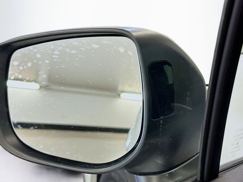 Used 2023 Subaru Crosstrek 2.5i Limited w/ Moonroof Package image 16