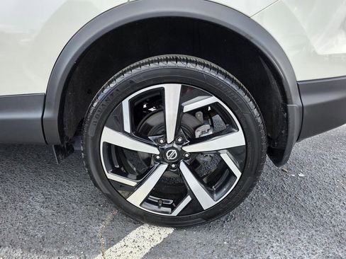 Used 2021 Nissan Rogue Sport SL w/ Premium Package FWD image 11