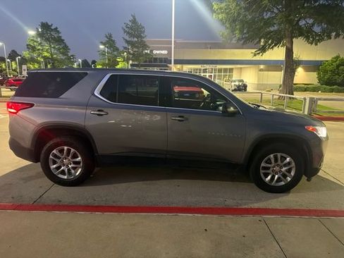 Used 2021 Chevrolet Traverse LS w/ LPO, Floor Liner Package FWD image 4