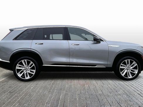 Used 2026 Cadillac Vistiq Luxury image 8