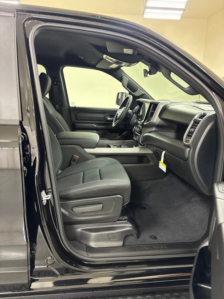 New 2026 RAM 1500 Express AWD/4WD image 23