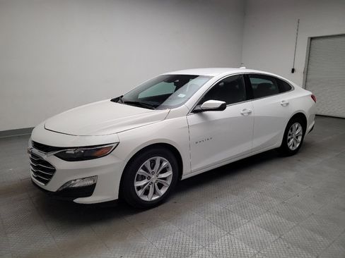 Used 2025 Chevrolet Malibu LT FWD image 2