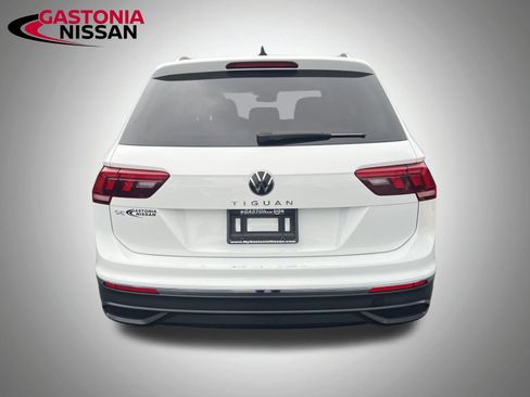 Used 2024 Volkswagen Tiguan SE image 15