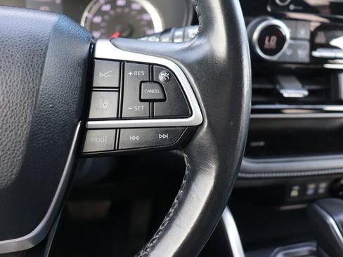 Used 2022 Toyota Highlander LE image 21