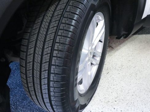 Used 2020 Ford Explorer XLT w/ Equipment Group 202A RWD image 9