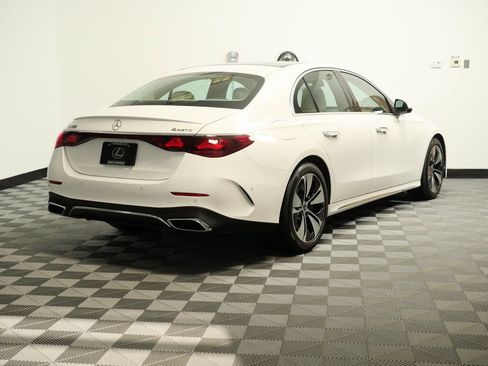 Used 2025 Mercedes-Benz E 350 4MATIC Sedan image 6