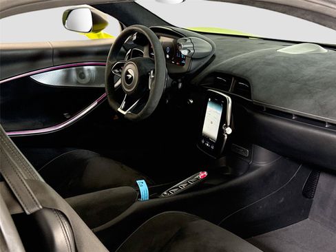 Used 2023 McLaren Artura RWD image 23