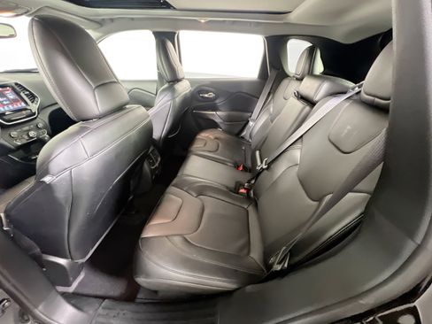 Used 2022 Jeep Cherokee Limited image 24