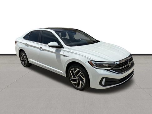 Used 2024 Volkswagen Jetta SEL FWD image 2