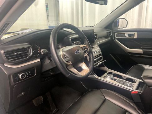 Used 2023 Ford Explorer XLT w/ Equipment Group 202A image 8