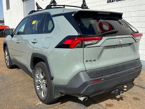 Used 2020 Toyota RAV4 XLE Premium image 3