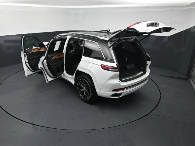 Used 2022 Jeep Grand Cherokee Summit AWD/4WD image 28