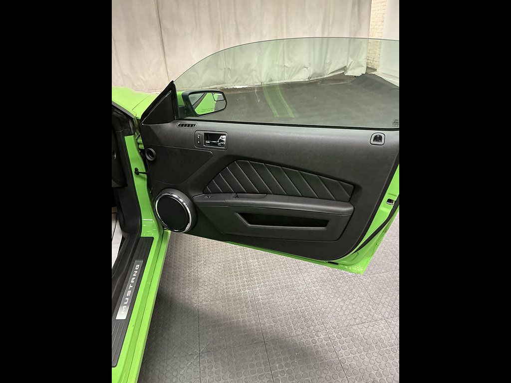 Used 2013 Ford Mustang Premium RWD image 18