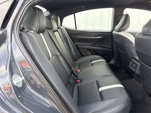 Used 2025 Toyota Camry SE image 32