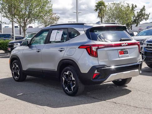 Used 2025 Kia Seltos EX FWD image 6