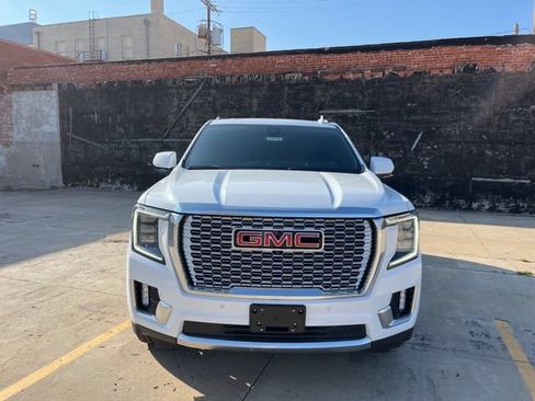 Used 2022 GMC Yukon Denali w/ Denali Premium Package RWD image 2
