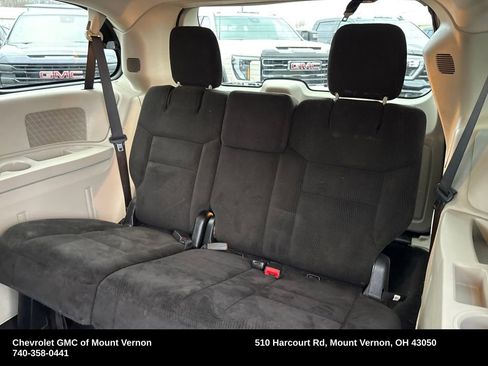 Used 2016 Dodge Grand Caravan SXT image 30