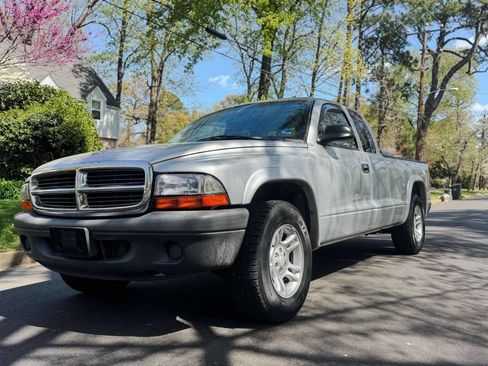 Used 2004 Dodge Dakota 2WD Club Cab w/ Tire & Handling Group image 2