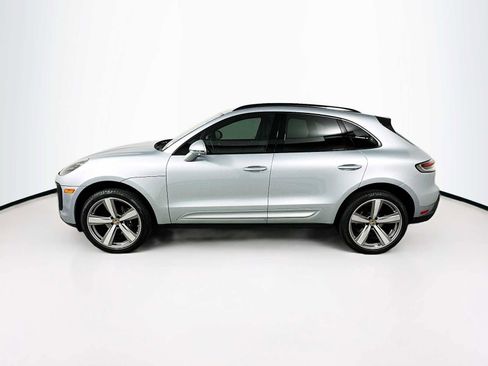 Certified 2025 Porsche Macan image 2