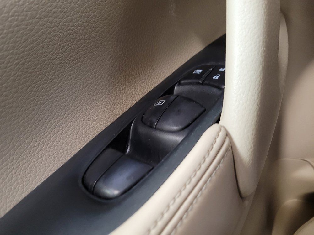 Used 2020 Nissan Rogue SV w/ Sun & Sound Touring Package FWD image 27