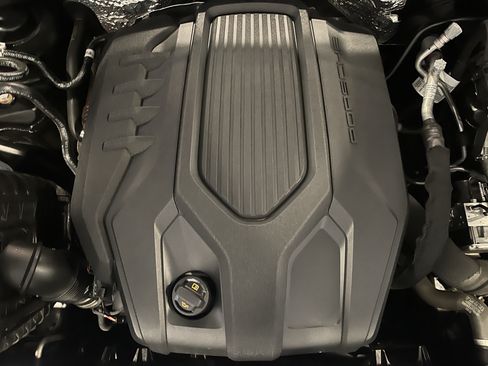 Used 2024 Porsche Macan image 27