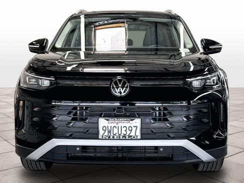 Used 2026 Volkswagen Tiguan SE FWD image 2