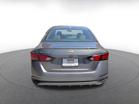 Used 2025 Nissan Altima 2.5 SV image 12