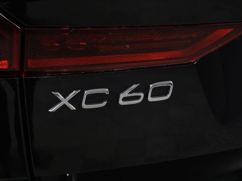 Certified 2026 Volvo XC60 B5 Ultra w/ Climate Package PRO AWD/4WD image 19