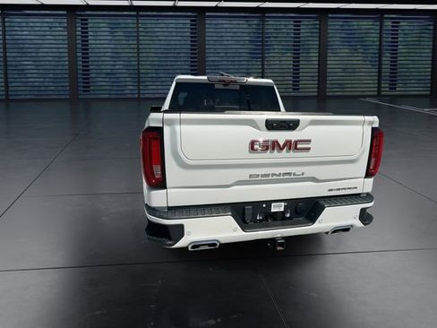 Used 2022 GMC Sierra 1500 Denali w/ Denali Reserve Package AWD/4WD image 7