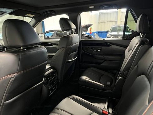 Used 2025 Honda Pilot TrailSport image 18