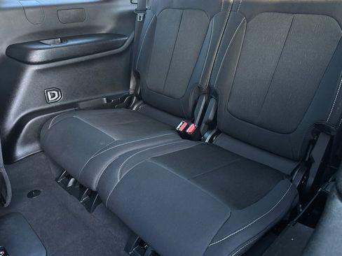 Used 2024 Jeep Grand Cherokee L Laredo image 14