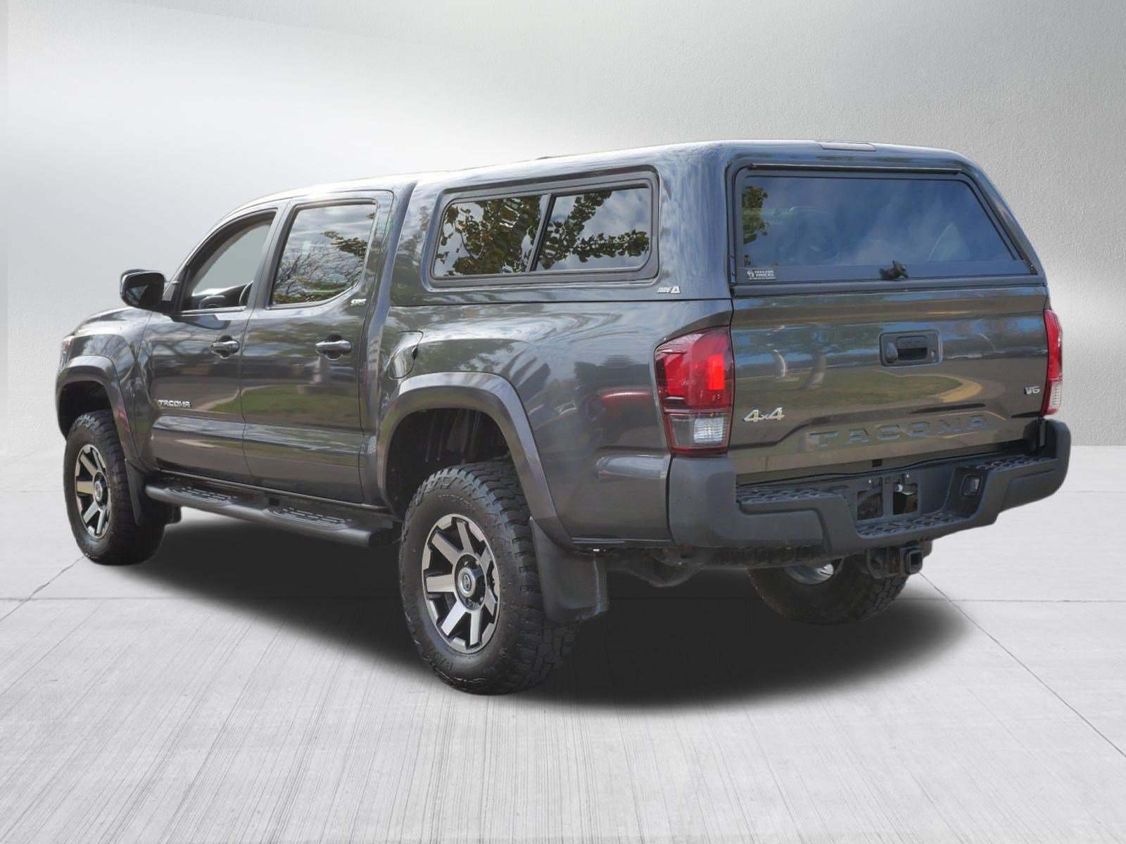 Certified 2019 Toyota Tacoma SR5 AWD/4WD image 5
