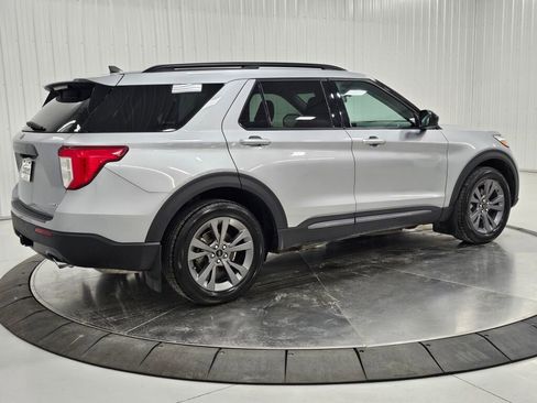 Used 2023 Ford Explorer XLT w/ Equipment Group 202A image 5