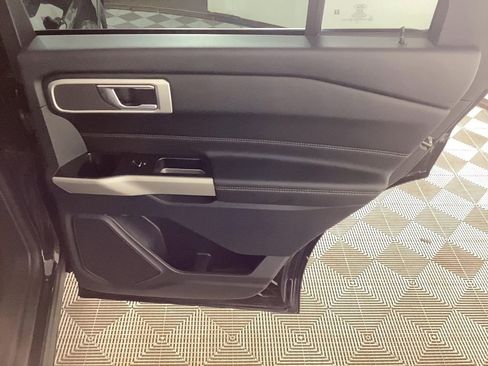 Used 2022 Ford Explorer XLT w/ Equipment Group 202A image 13